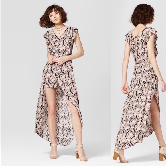 Walkthrough Brocade Floral Ruffle Romper Jumpsuit - Picture 2 of 5